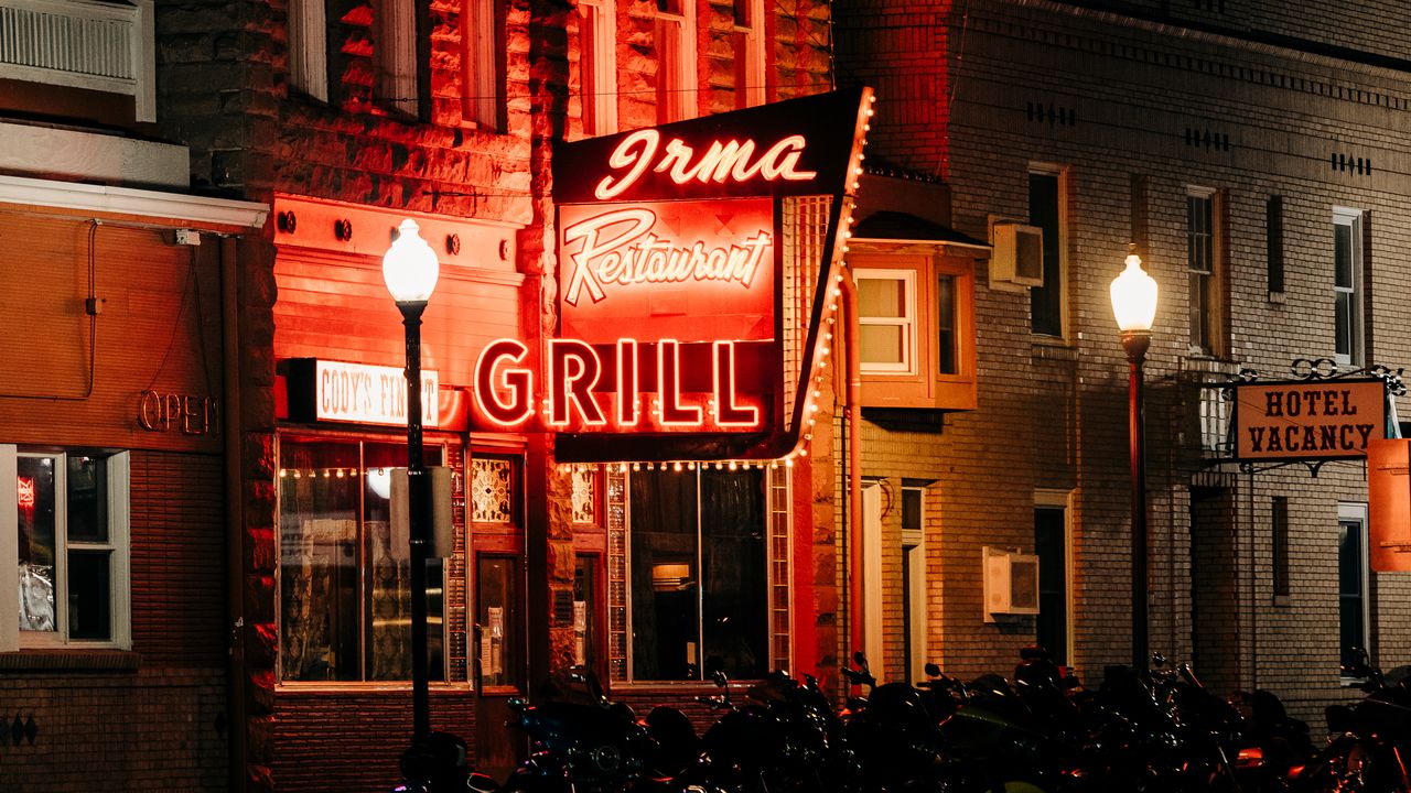 Experiencing the Charm of Buffalo Bill’s Irma Hotel and Restaurant – Mirror Brief